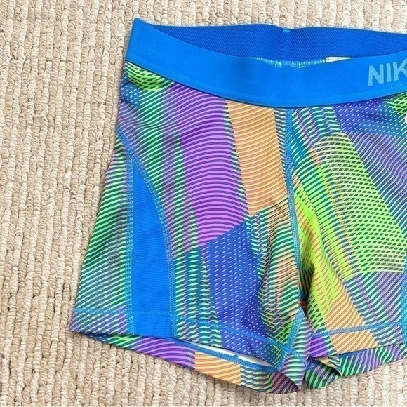 Nike Colorful Printed Dri-Fit Pull-On Shorts Size Small Women - Picture 2 of 11